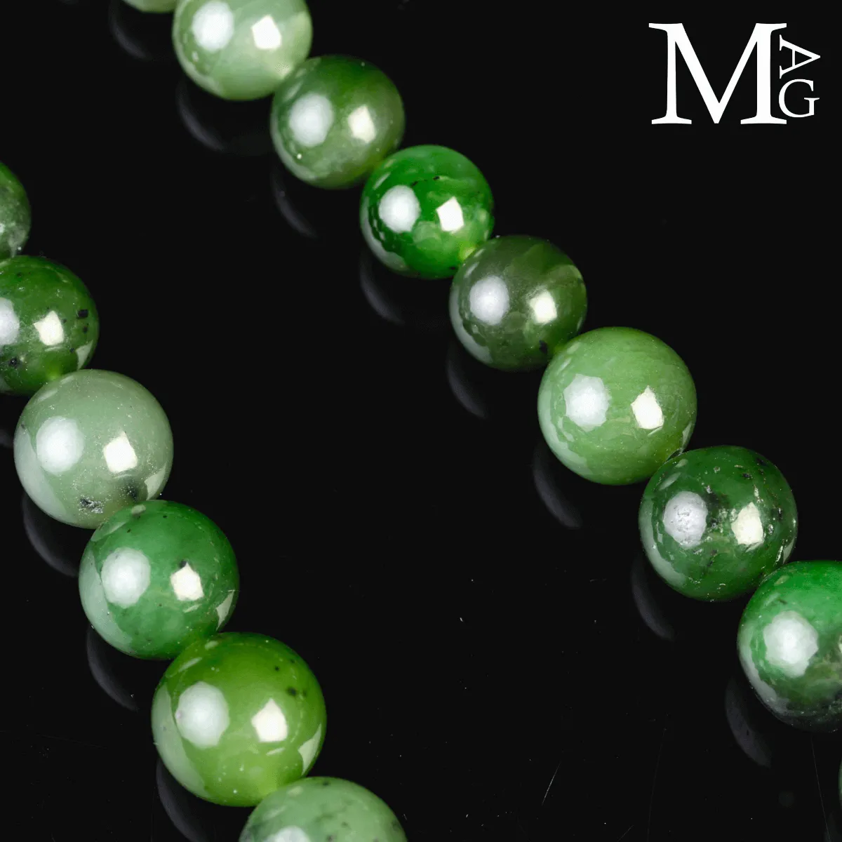Collier in Giada Nefrite – Gradazione Naturale di Verdi.