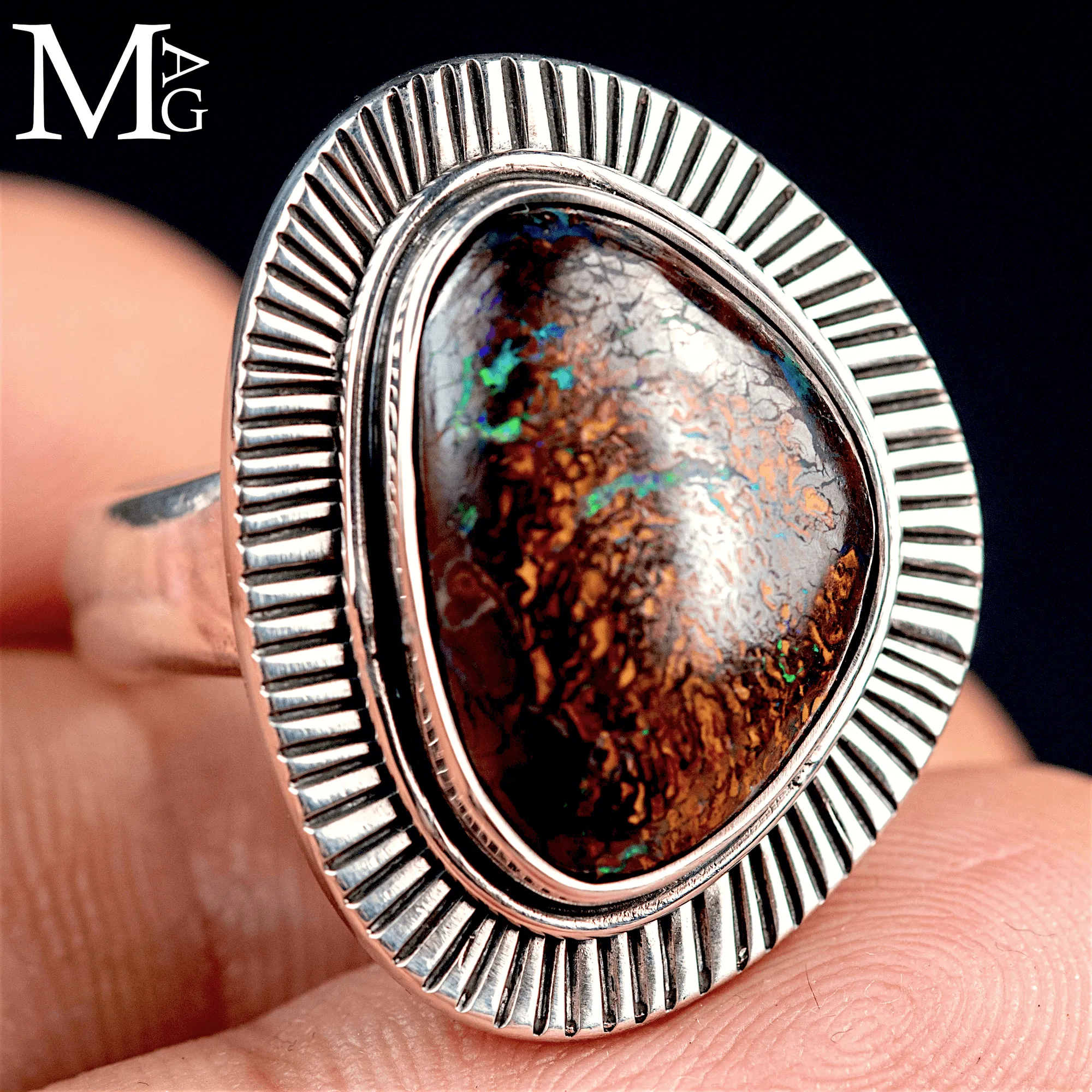 Anello in Argento con Opale Boulder Naturale - Australia