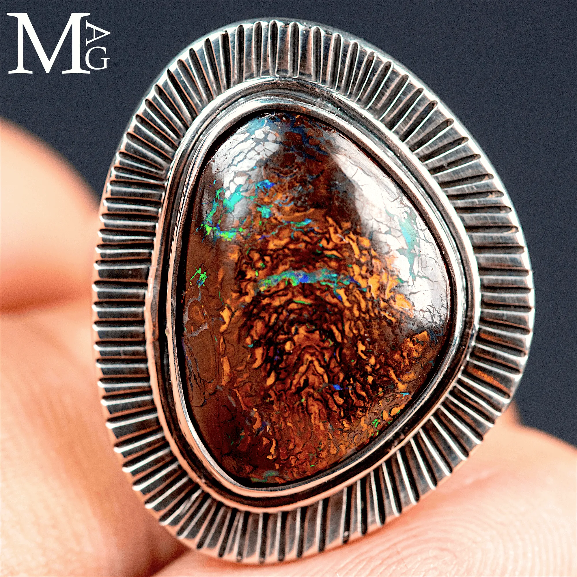 Anello in Argento con Opale Boulder Naturale - Australia