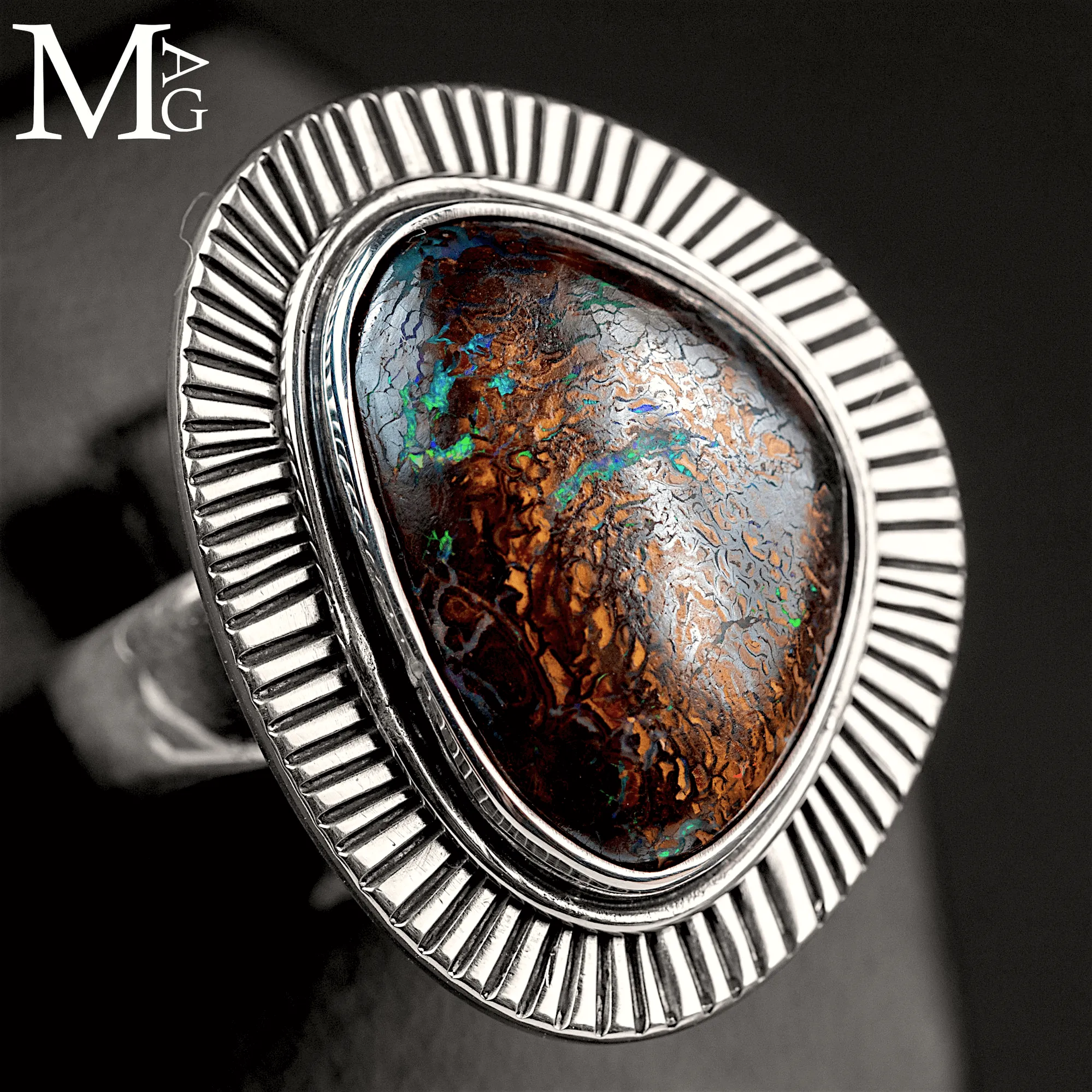 Anello in Argento con Opale Boulder Naturale - Australia