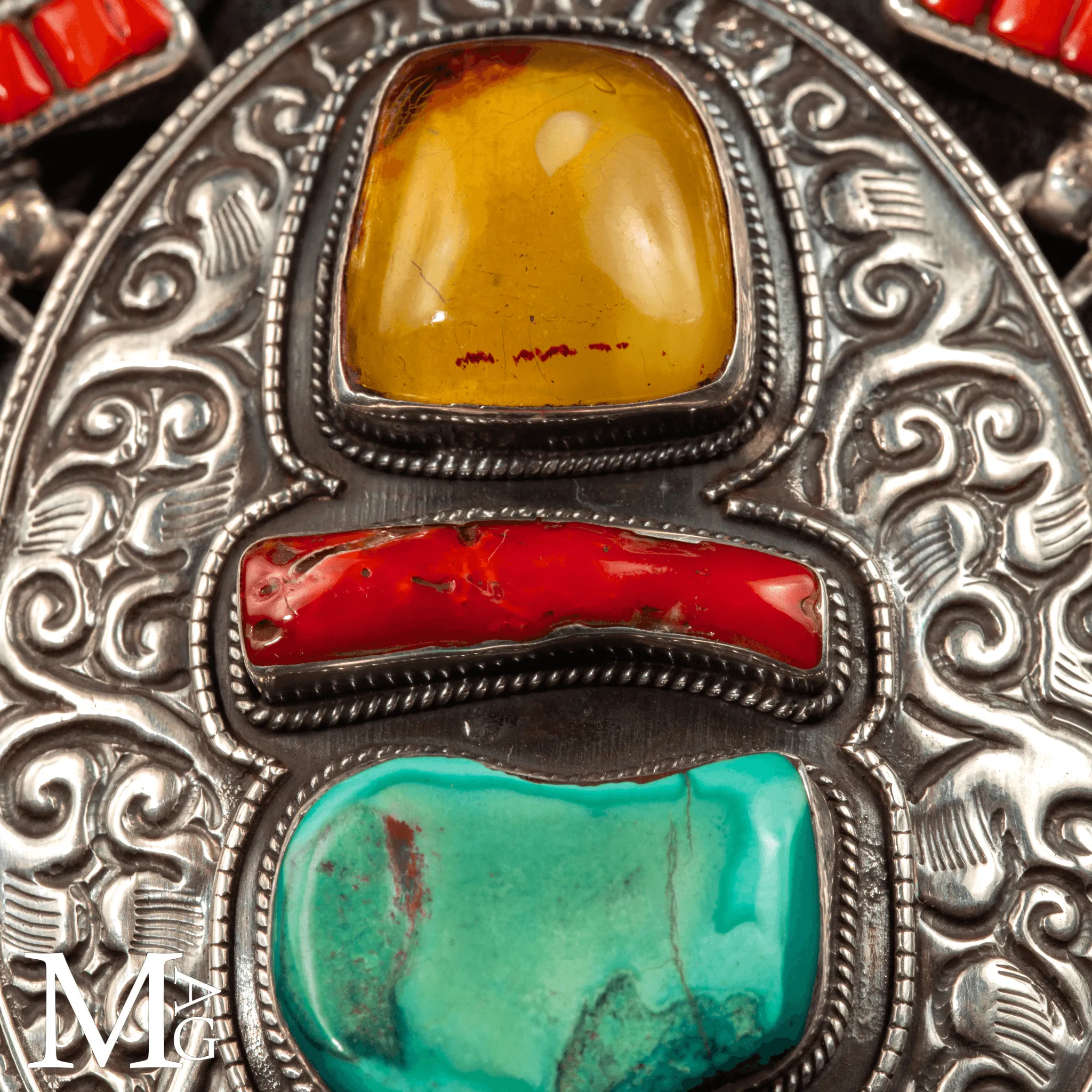 Collana Himalayana Cerimoniale in Argento Cesellato, Ambra, Corallo e Turchese.