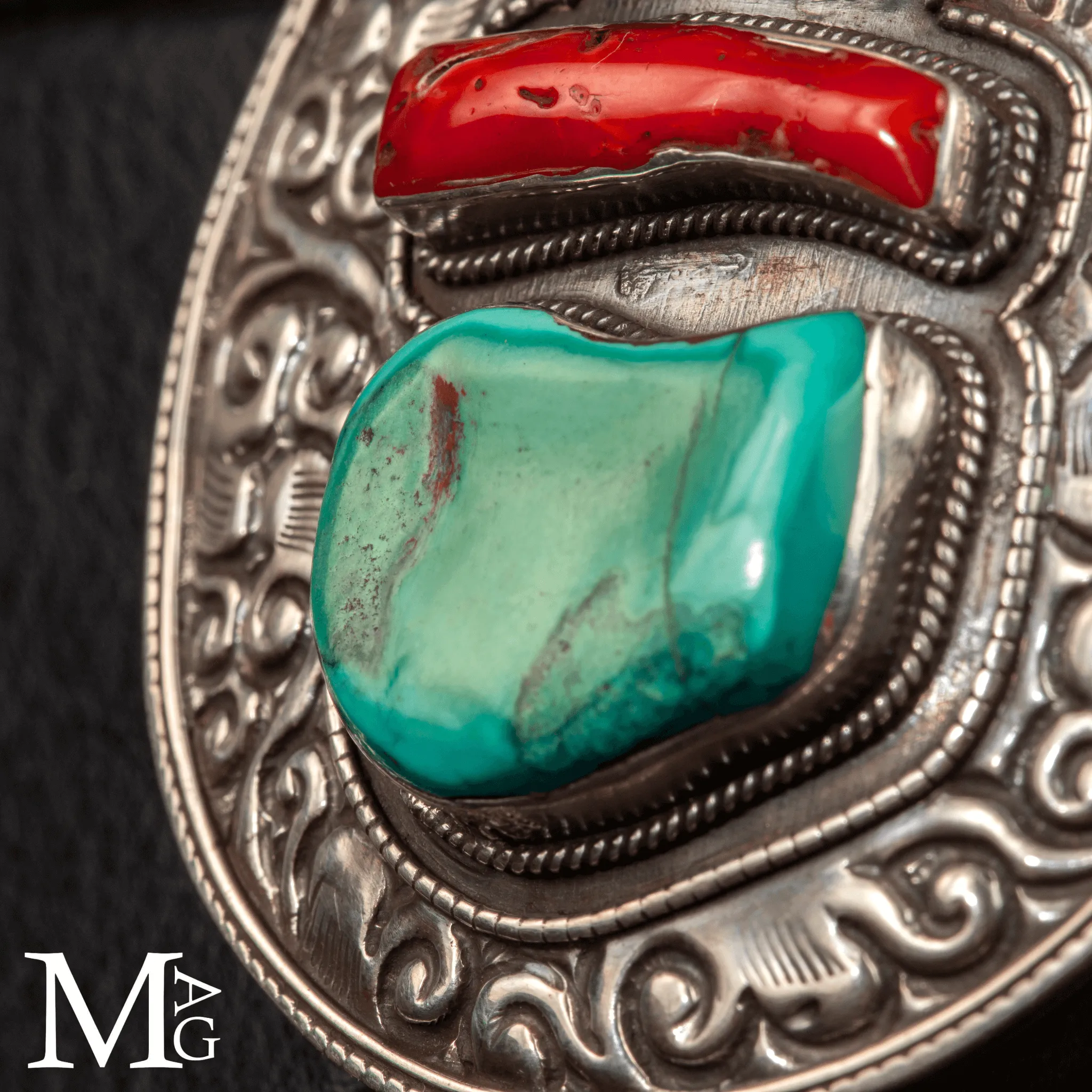 Collana Himalayana Cerimoniale in Argento Cesellato, Ambra, Corallo e Turchese.