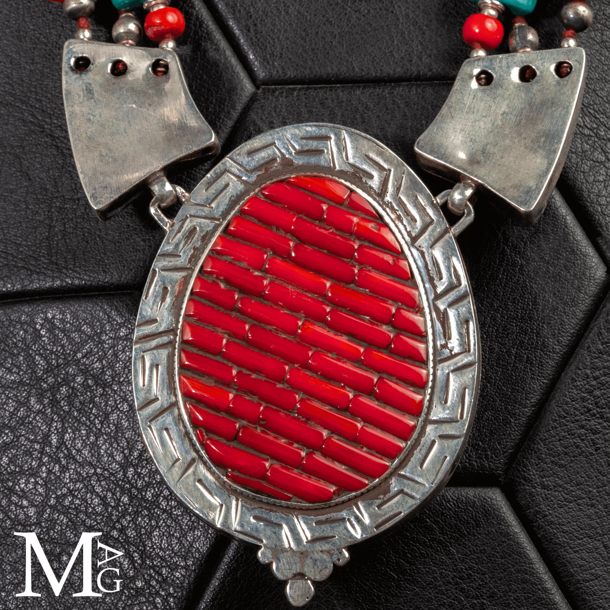 Collana Himalayana Cerimoniale in Argento Cesellato, Ambra, Corallo e Turchese.