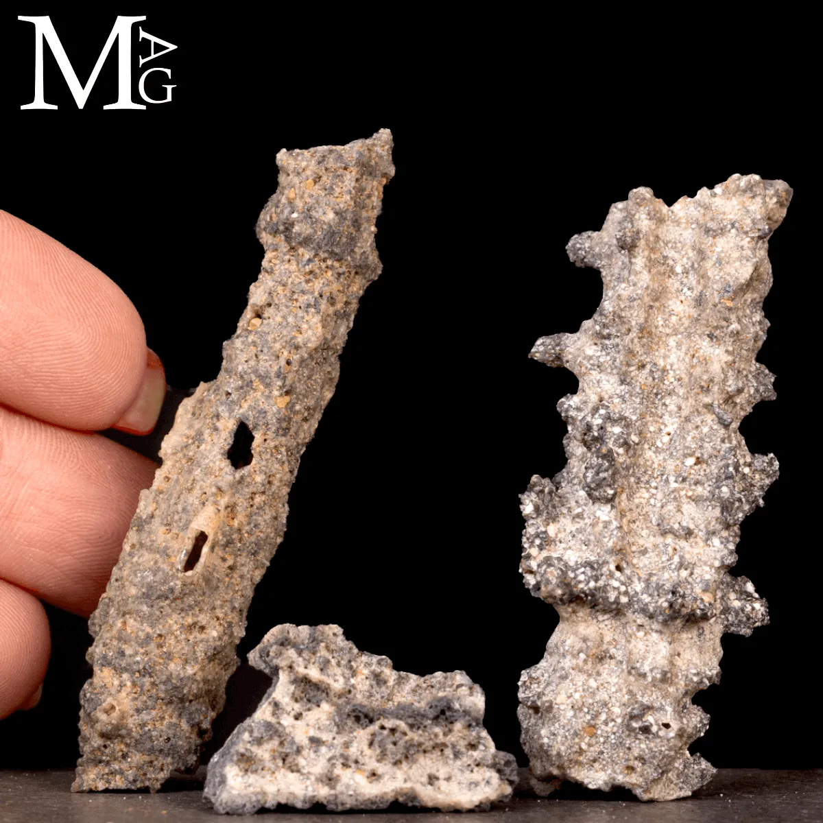 Fulgorite – Tre frammenti di fulmine vetrificato.