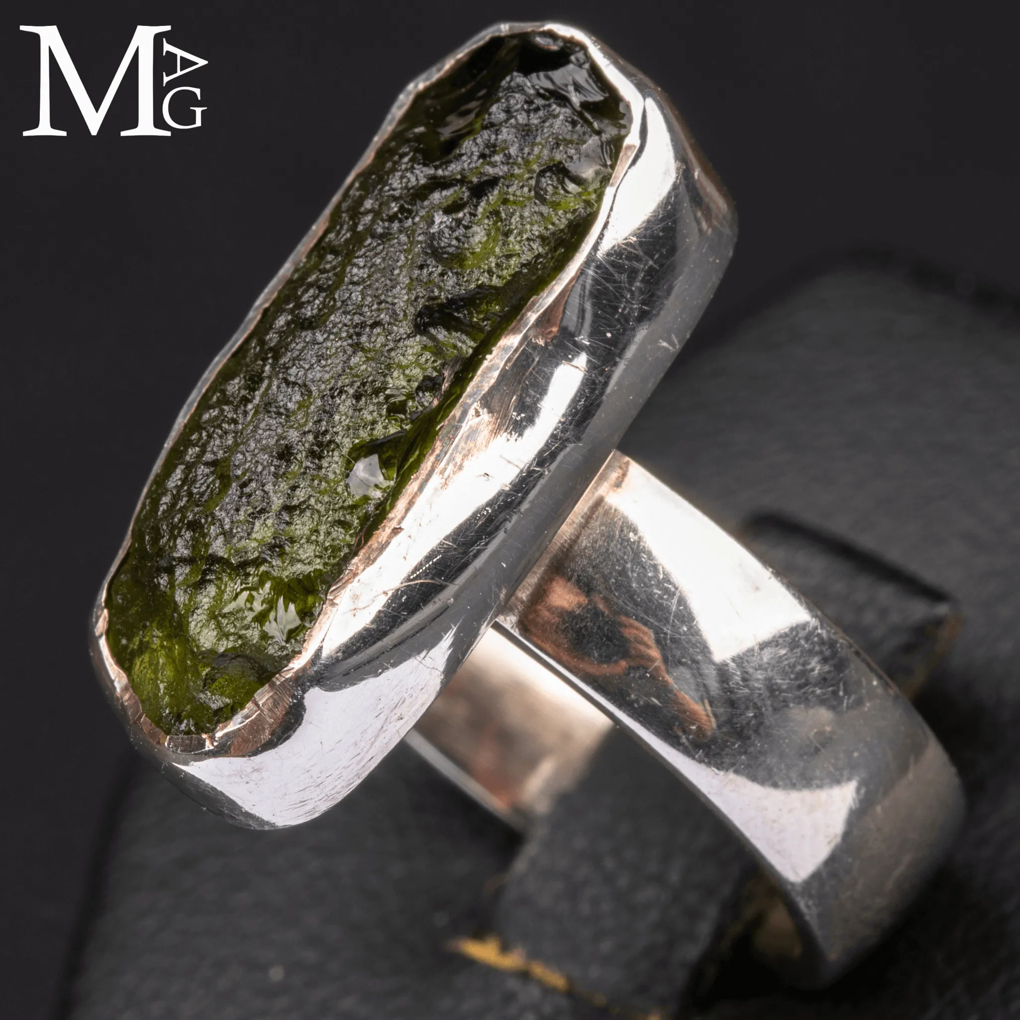 Anello in Argento con Moldavite.