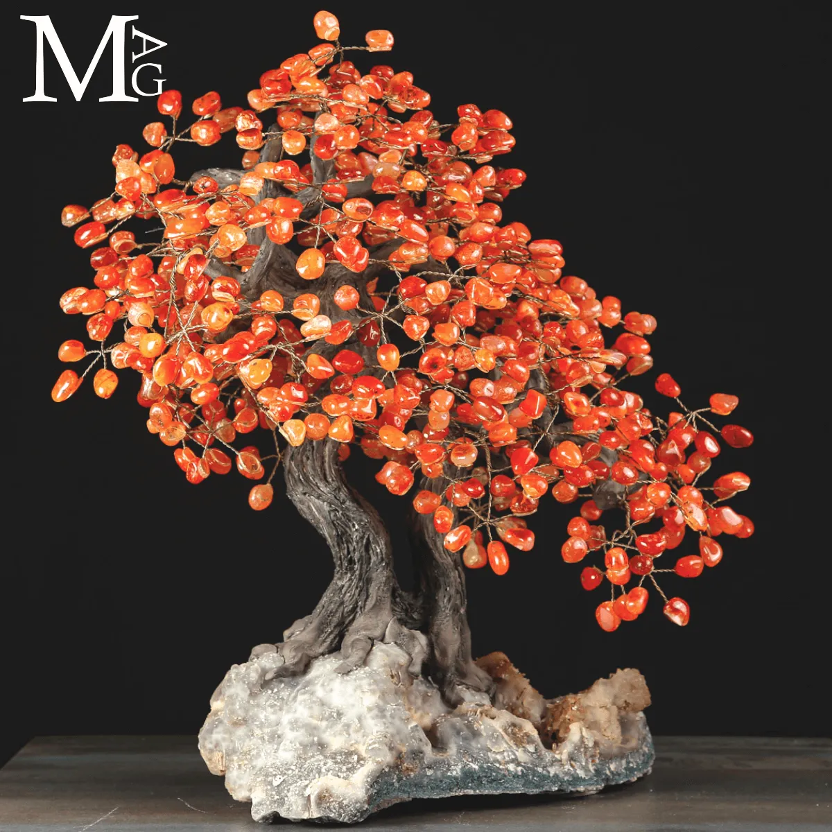 Albero della Vita in Corniola: Simbolo di Connessione e Fascino Naturale.