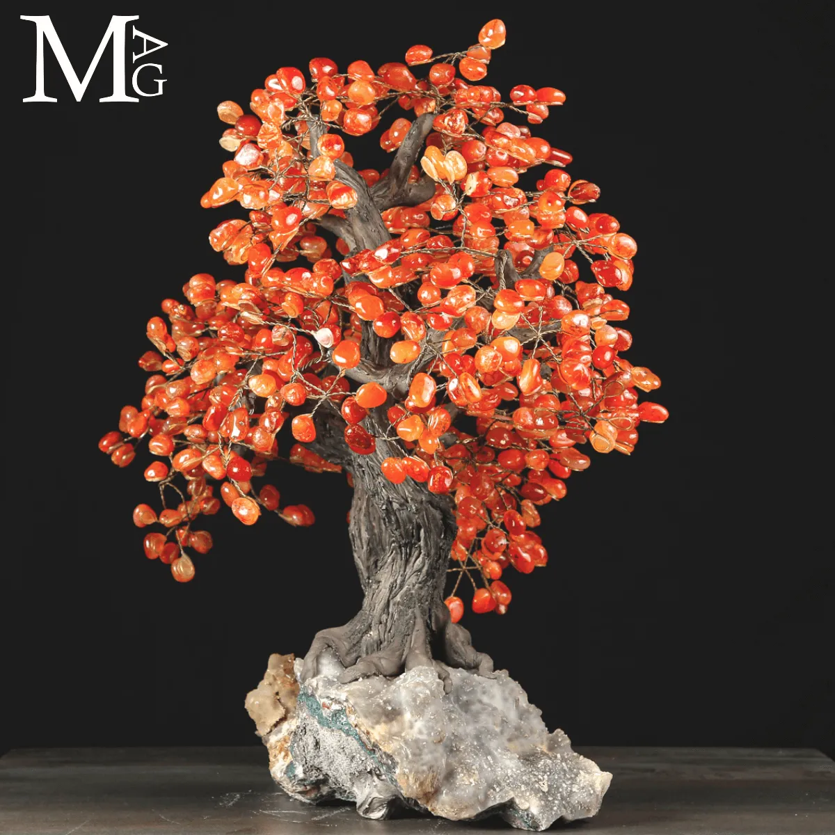 Albero della Vita in Corniola: Simbolo di Connessione e Fascino Naturale.
