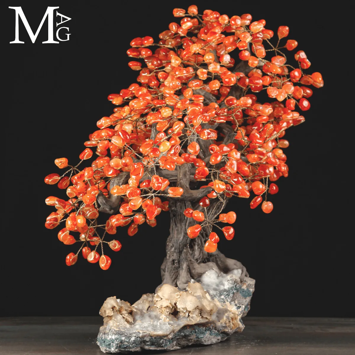 Albero della Vita in Corniola: Simbolo di Connessione e Fascino Naturale.