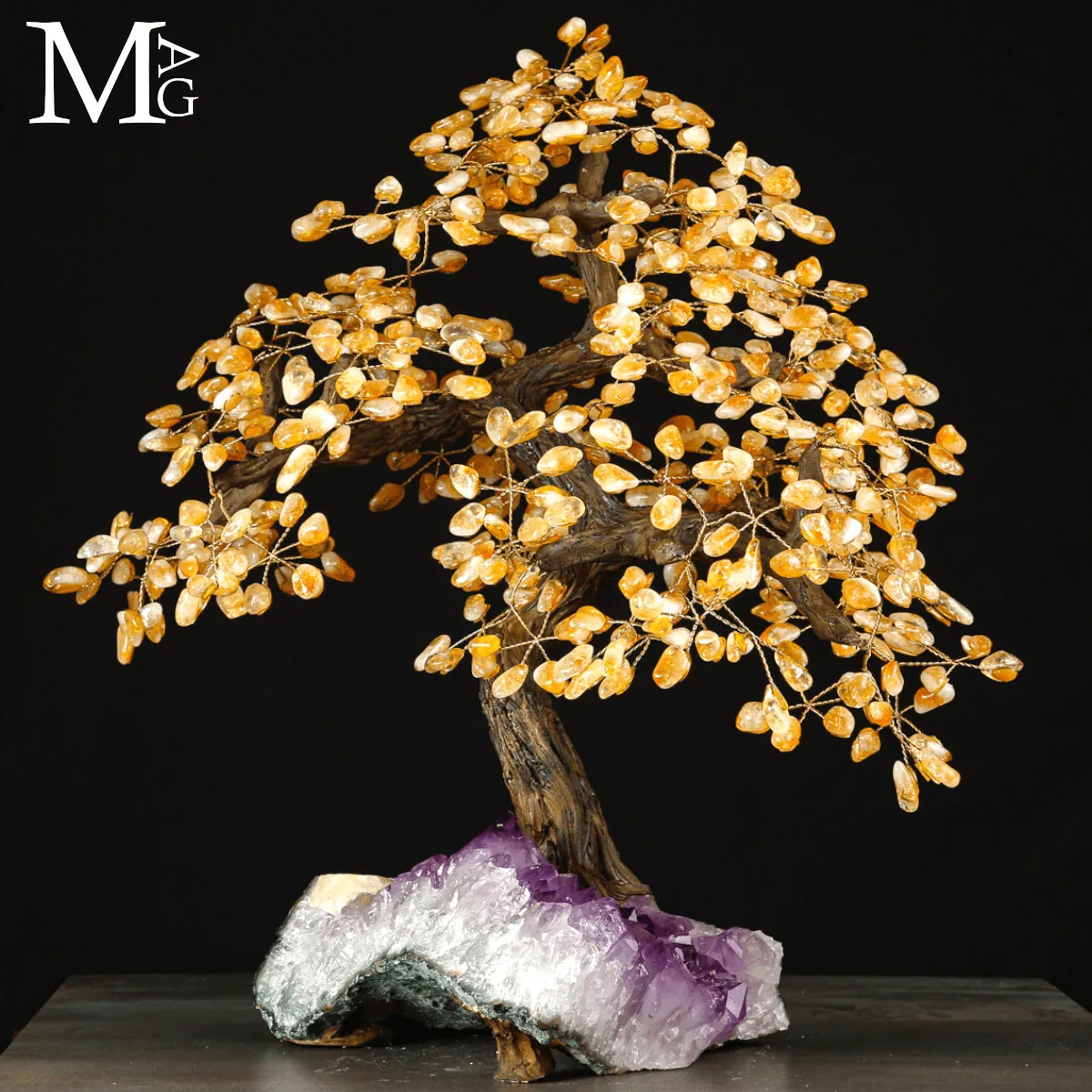 Albero della Vita: Bonsai di Quarzo Citrino su Base di Drusa di Ametista .