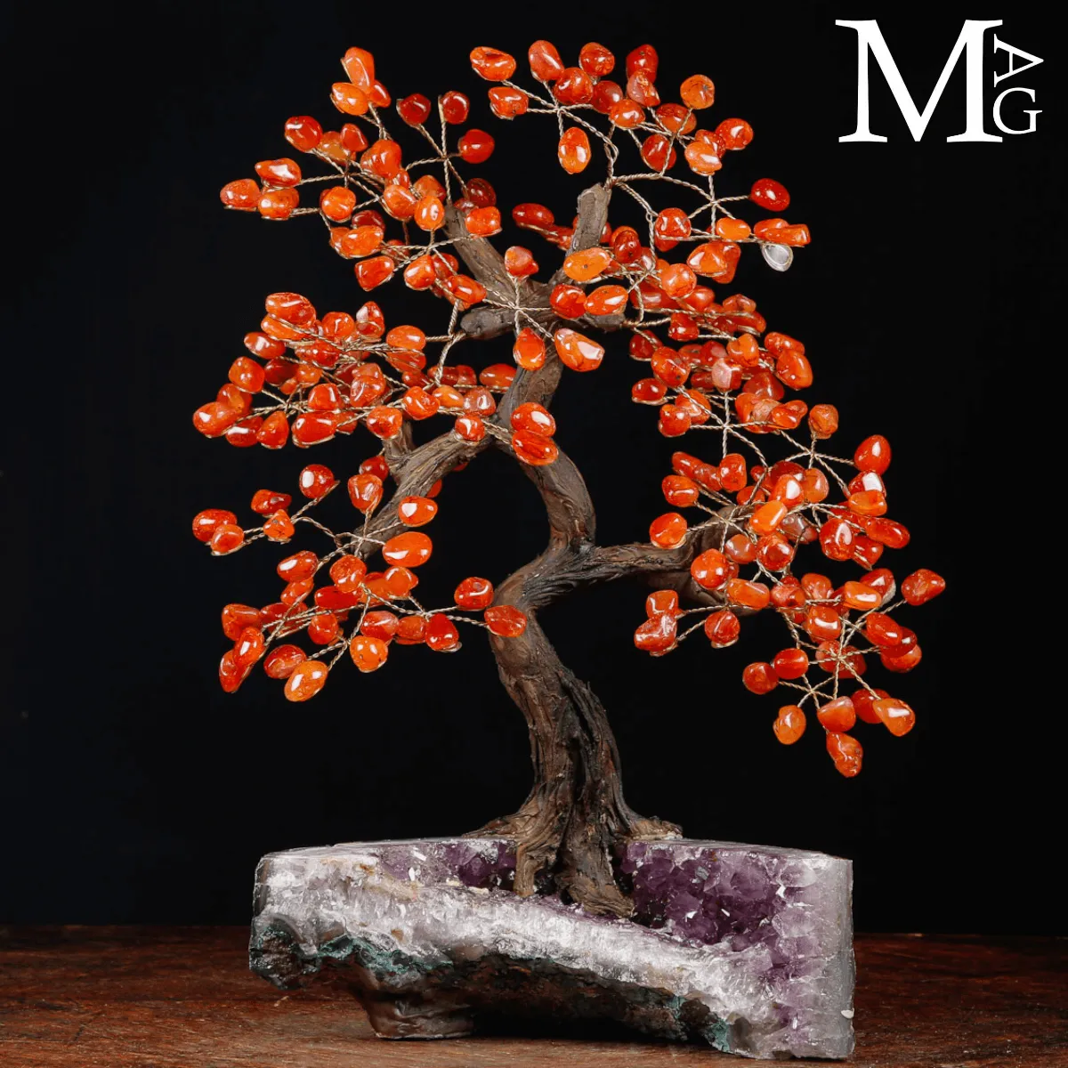 Albero Ornamentale in Corniola su geode di Ametista.