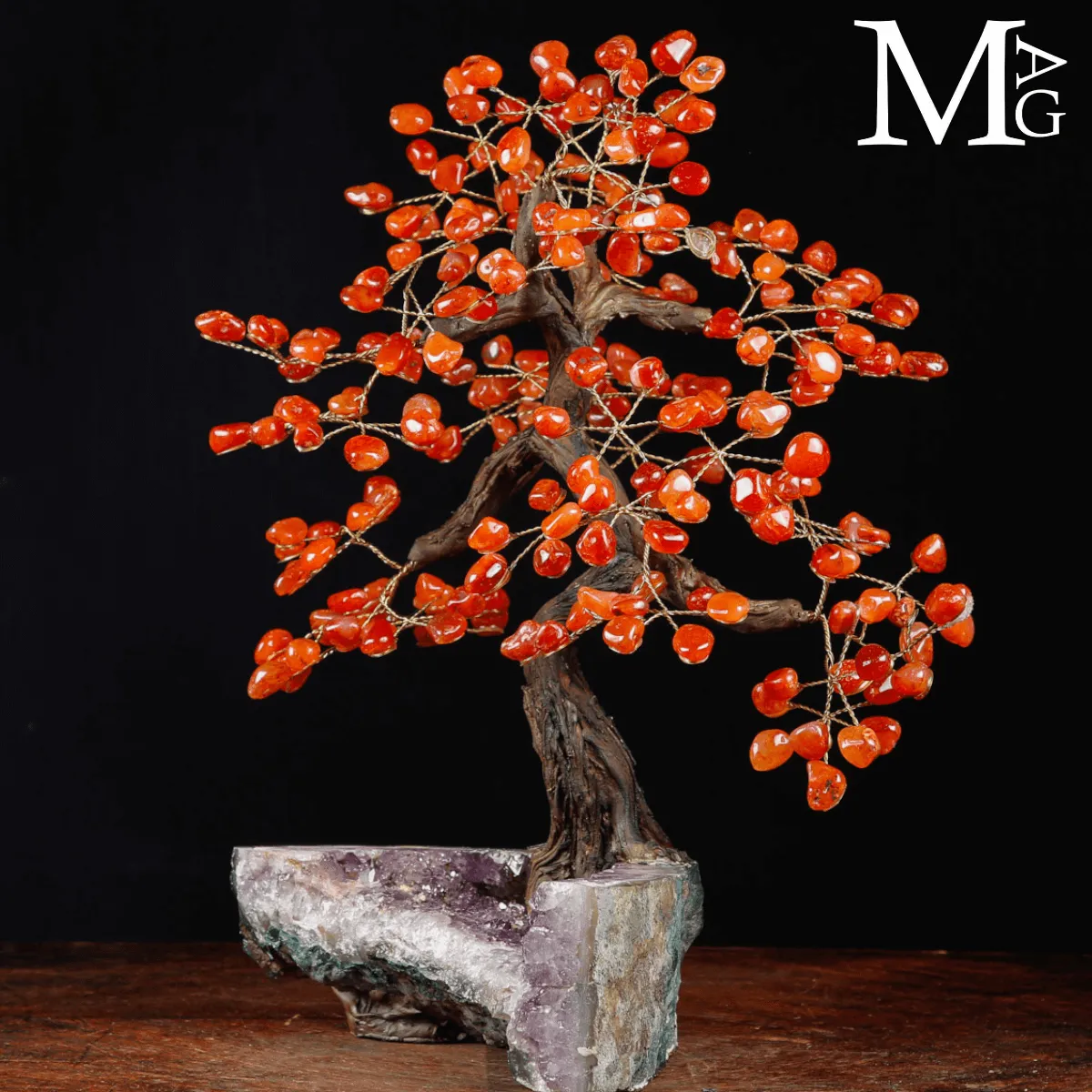 Albero Ornamentale in Corniola su geode di Ametista.