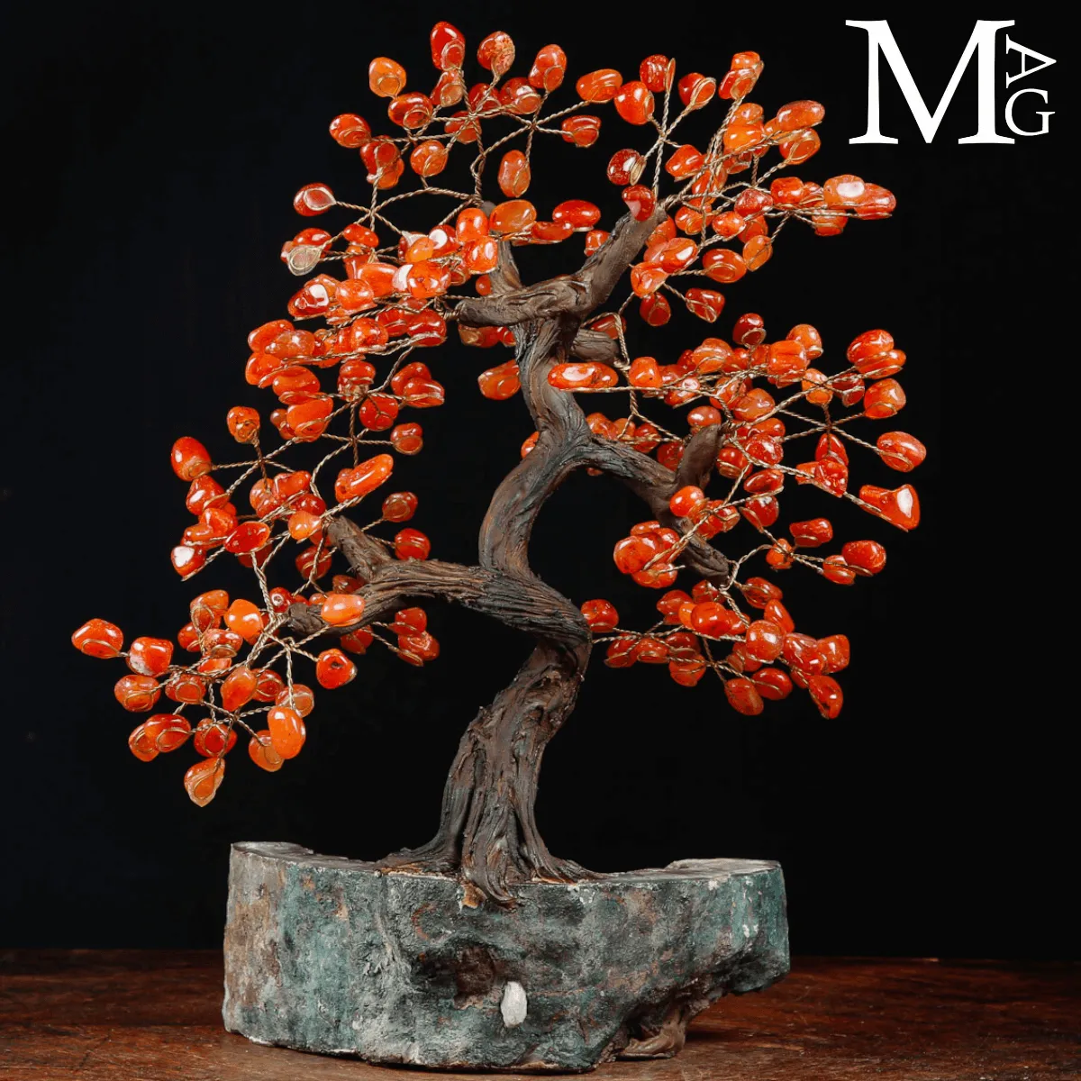 Albero Ornamentale in Corniola su geode di Ametista.