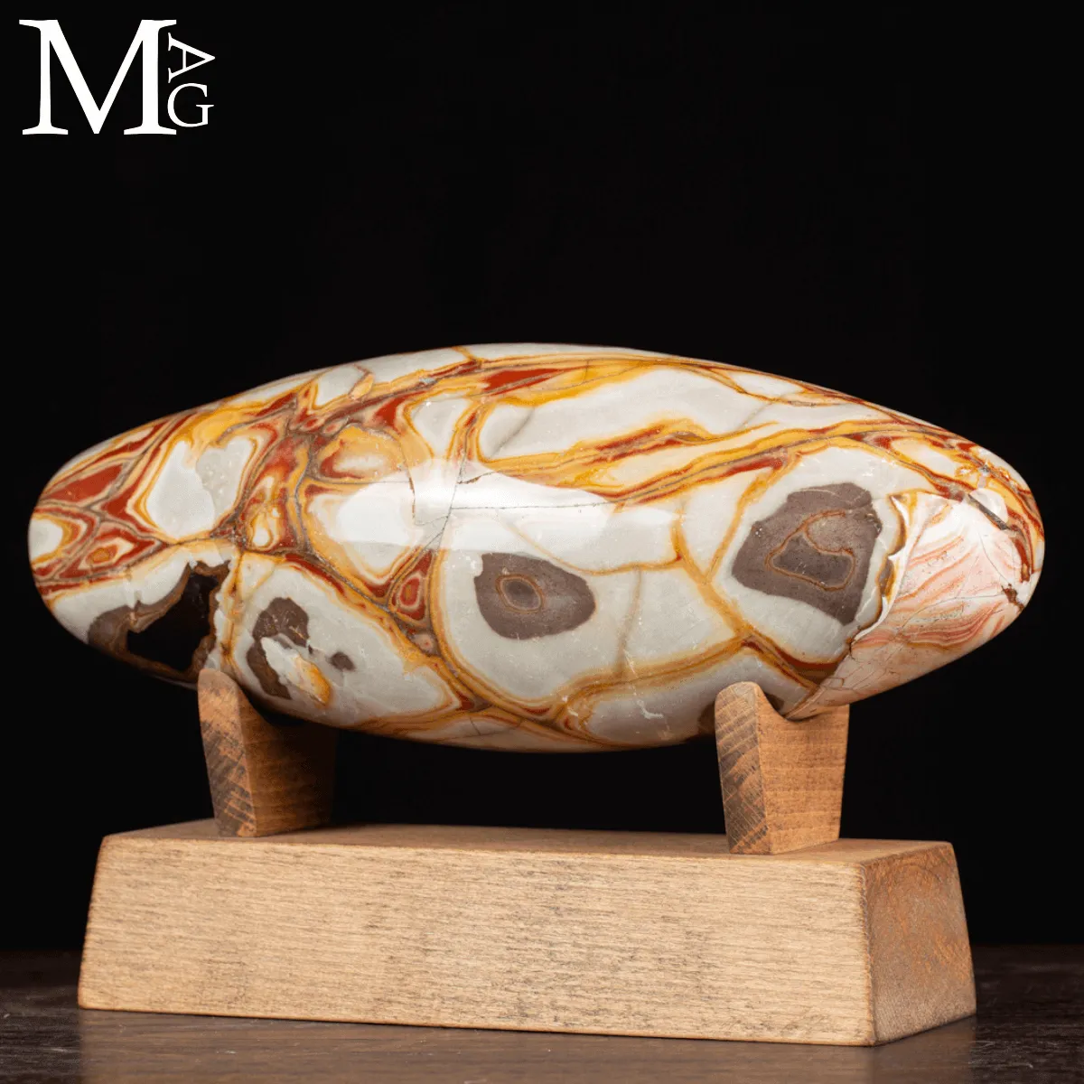 Shiva Lingam in Diaspro Agatizzato.