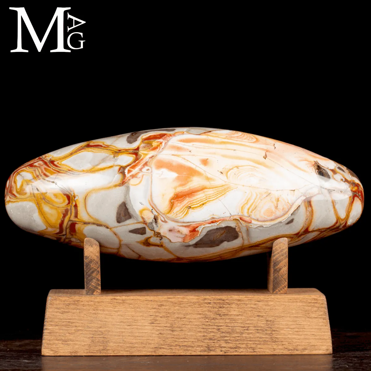 Shiva Lingam in Diaspro Agatizzato.