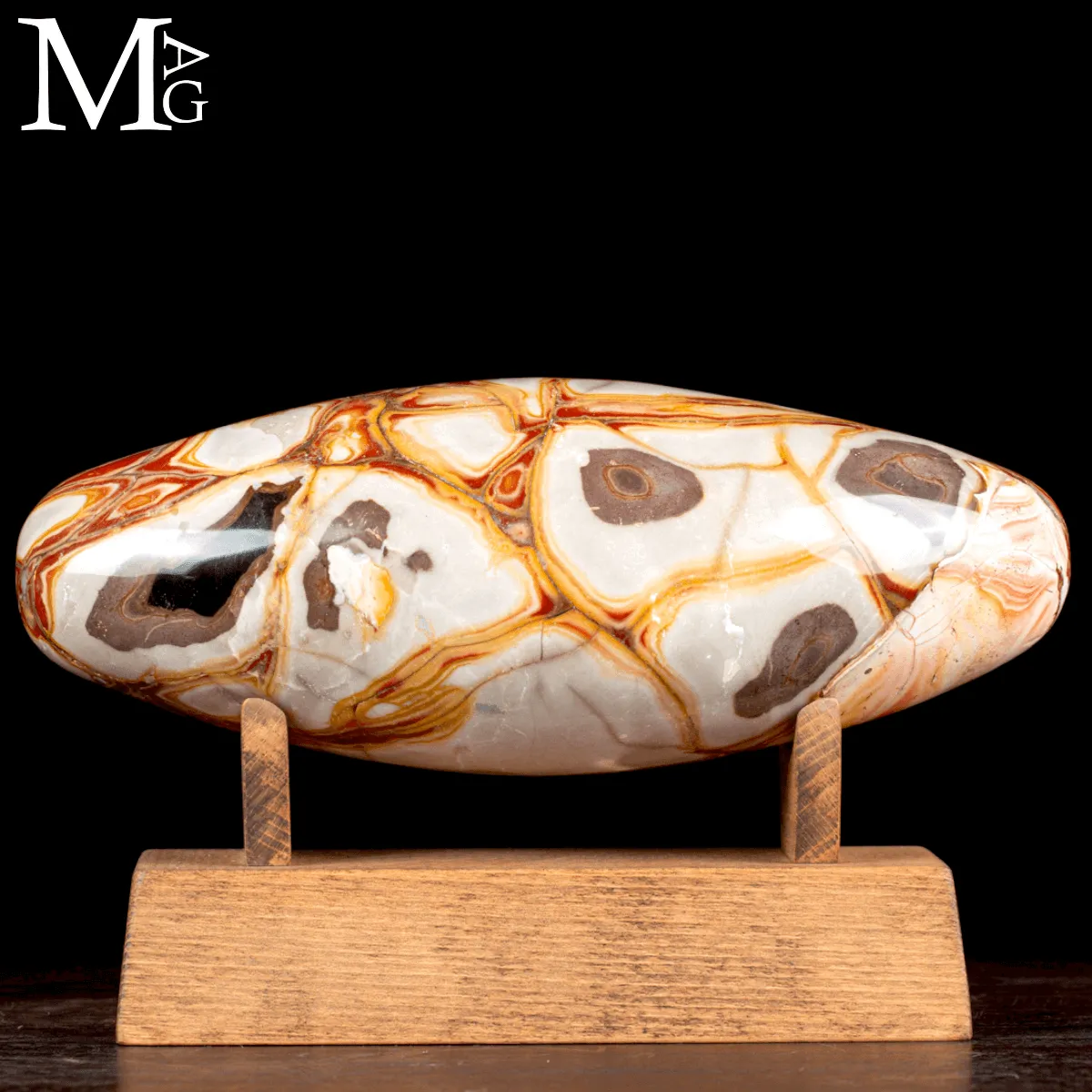 Shiva Lingam in Diaspro Agatizzato.