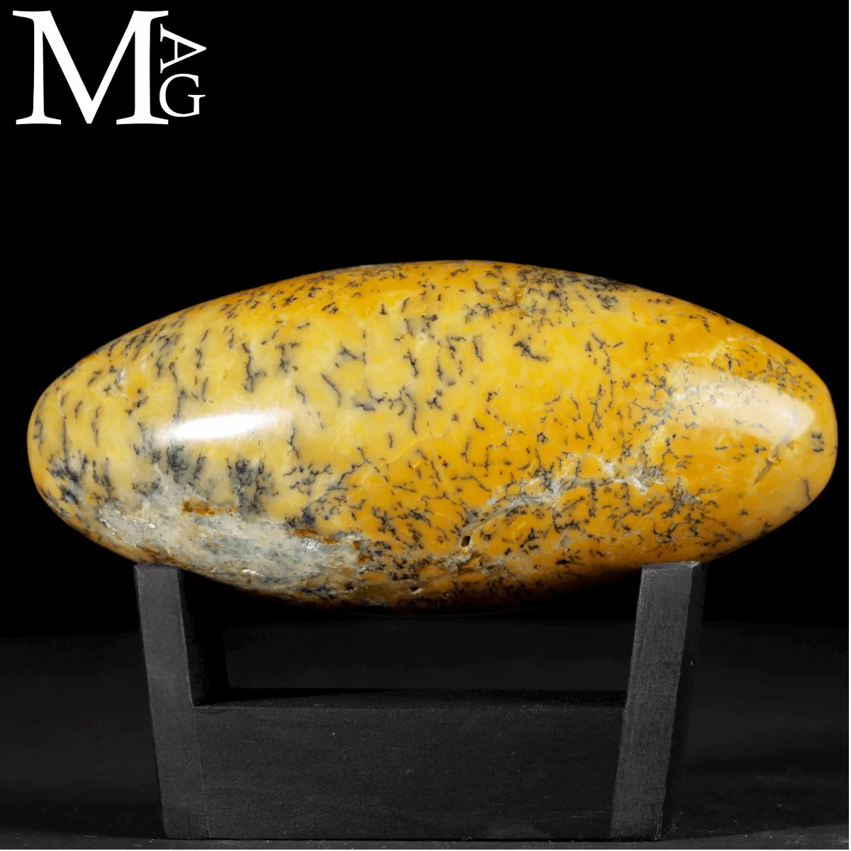 Shiva Lingam in Opale Dendritico.