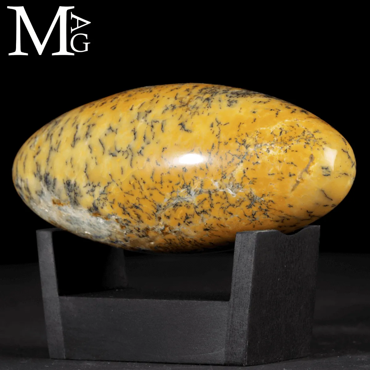 Shiva Lingam in Opale Dendritico.