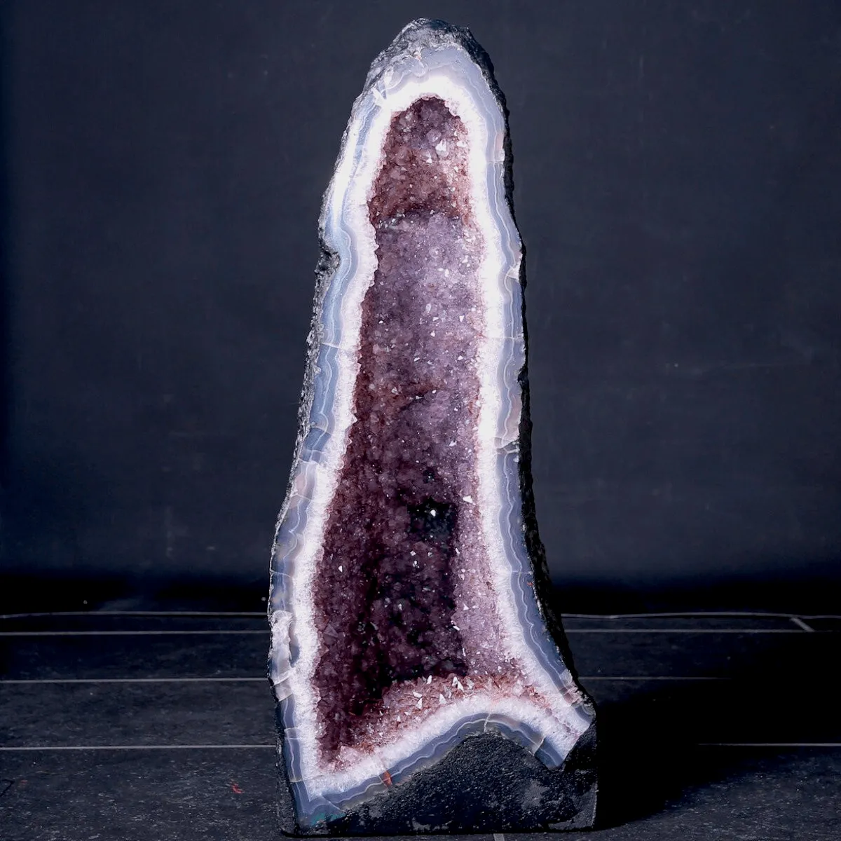 Geode di Ametista del Brasile con Bordo di Agata.