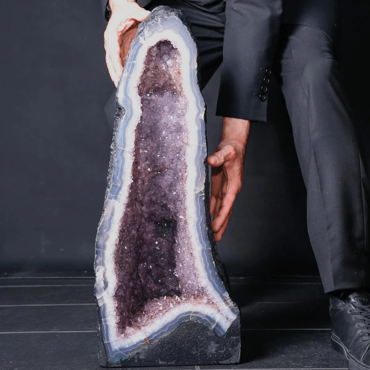 Geode di Ametista del Brasile con Bordo di Agata.