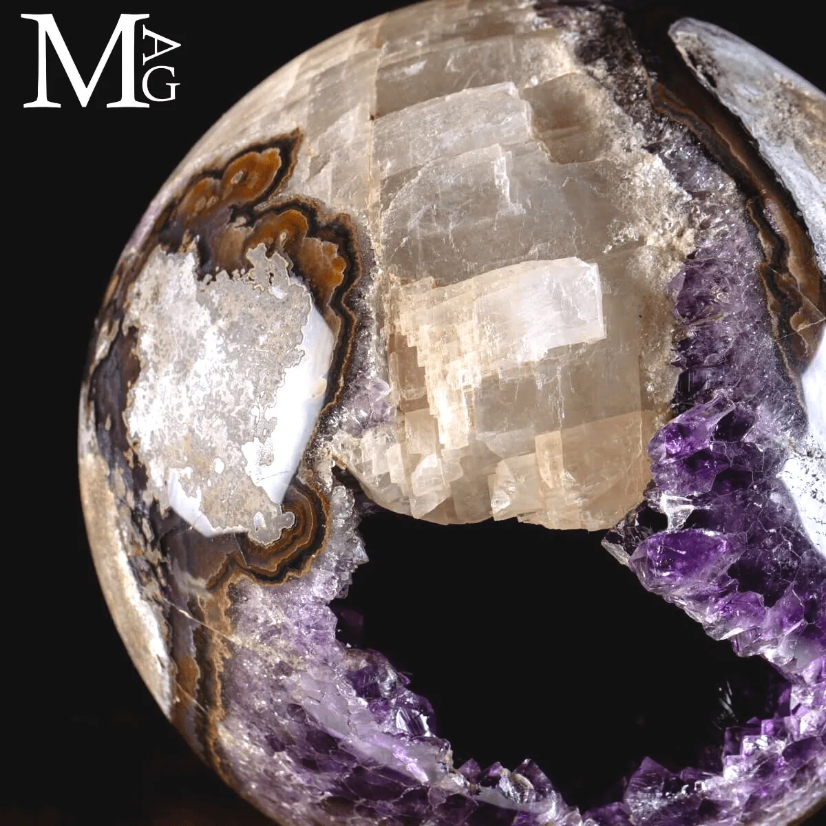 Sfera di Ametista - Geode con Cristallo di Calcite Naturale.