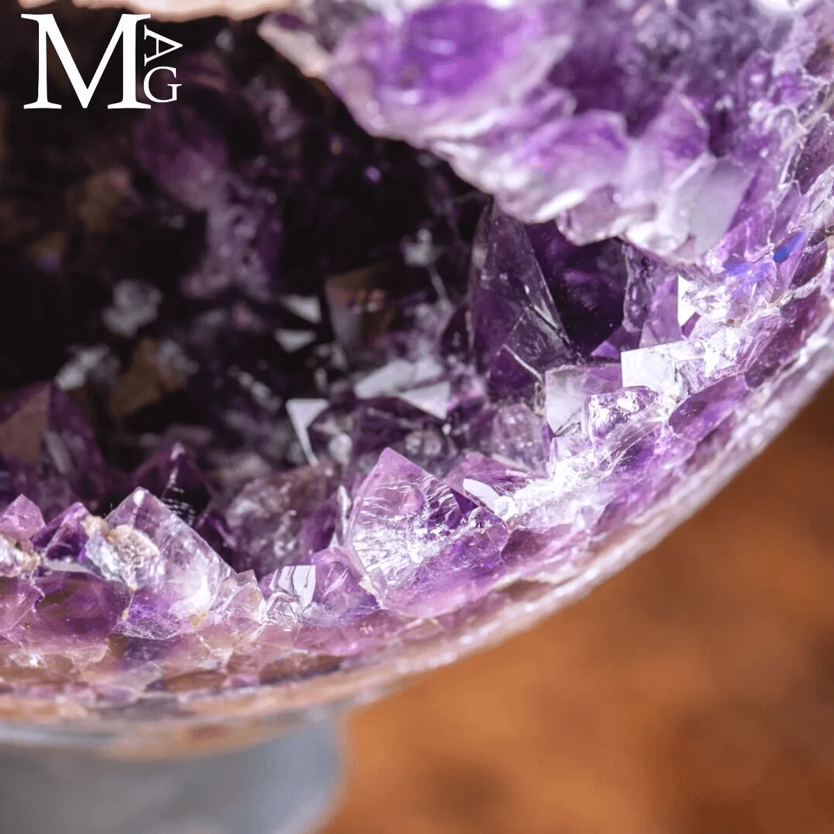 Sfera di Ametista - Geode con Cristallo di Calcite Naturale.