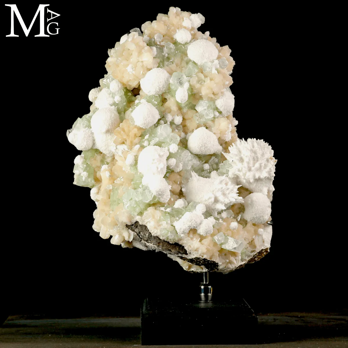 Apofillite verde con Stilbite e Mordenite