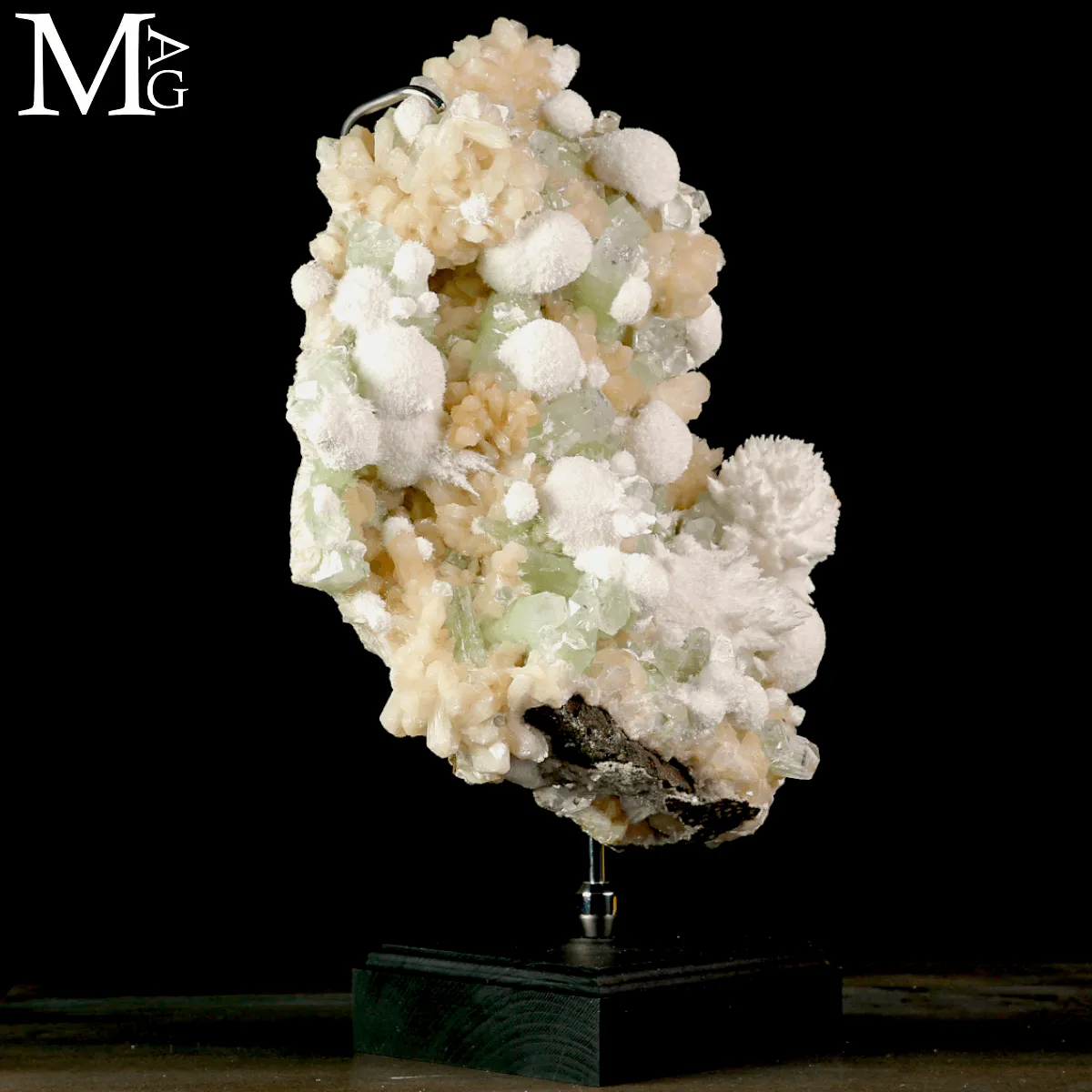 Apofillite verde con Stilbite e Mordenite