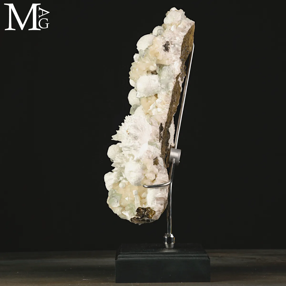 Apofillite verde con Stilbite e Mordenite