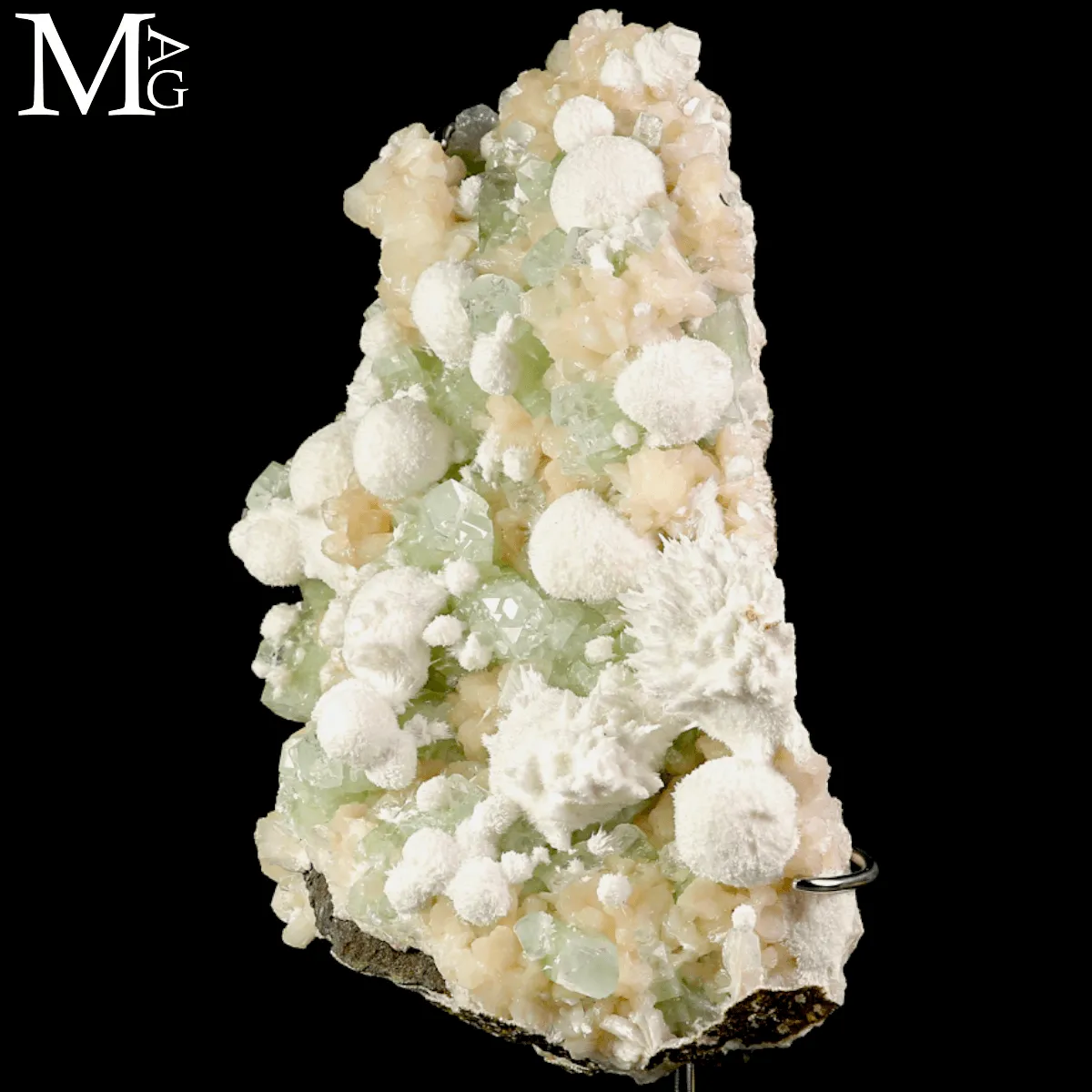 Apofillite verde con Stilbite e Mordenite