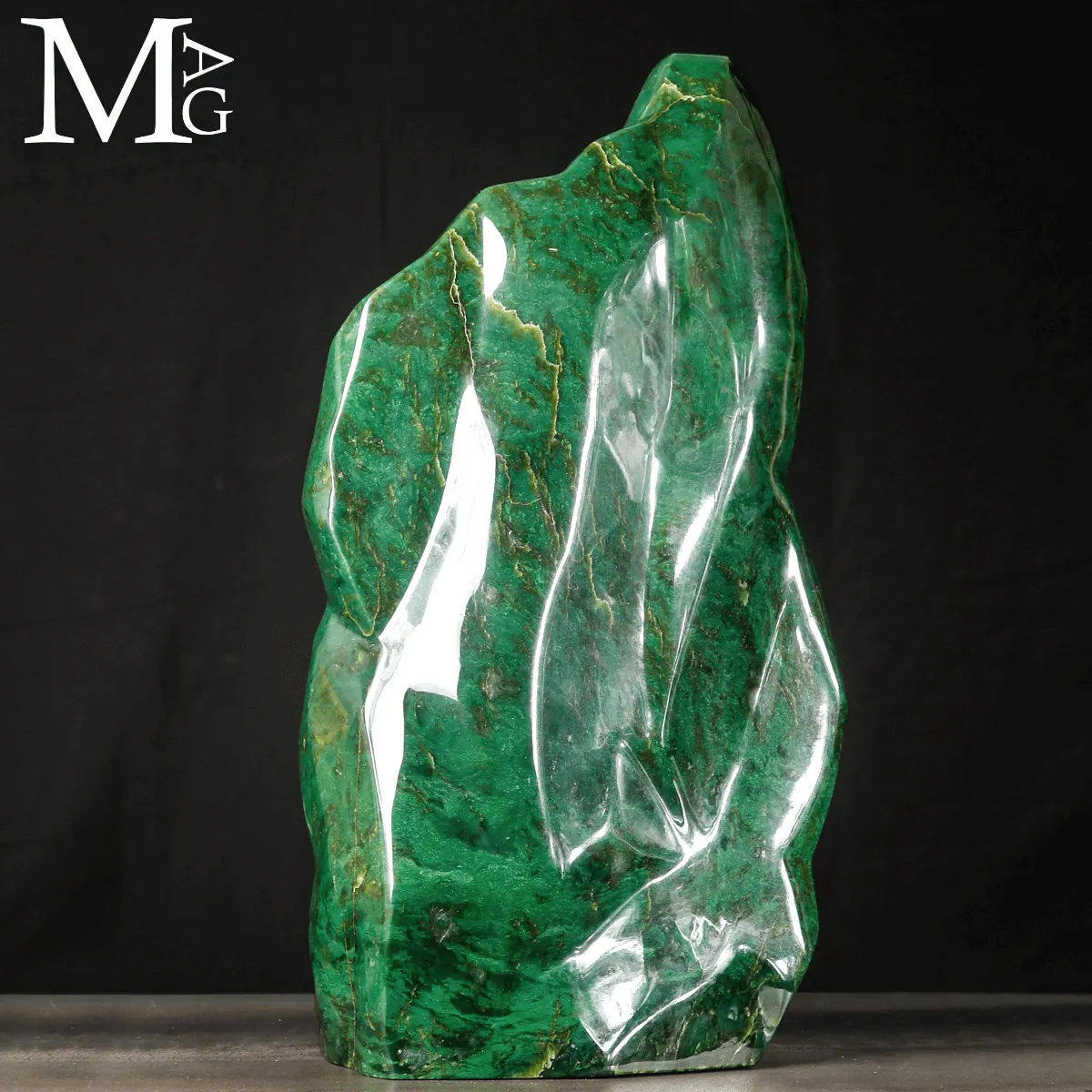 Magnifico Blocco di Giada Nefrite Verde.