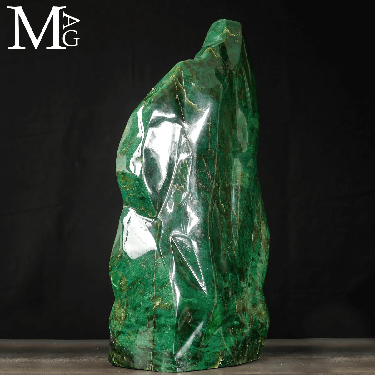 Magnifico Blocco di Giada Nefrite Verde.