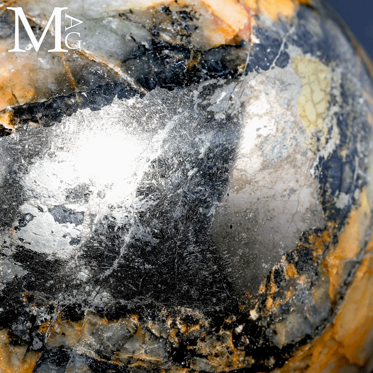 Sfera in Quarzo Ematoide con Pirite