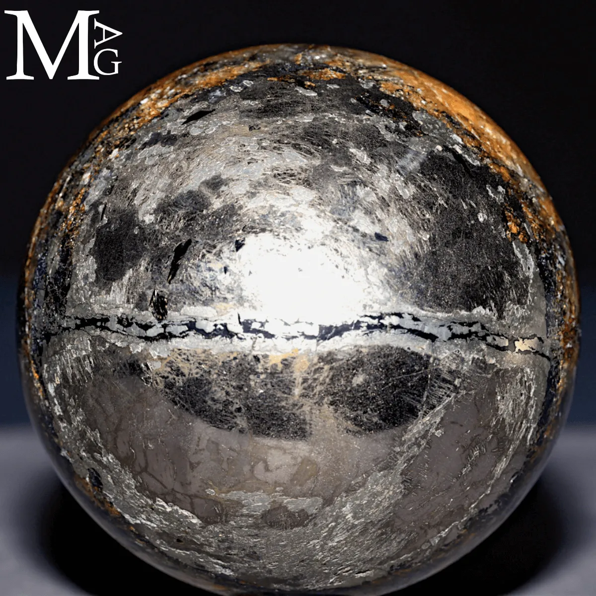 Sfera in Quarzo Ematoide con Inclusioni Ferrifere.
