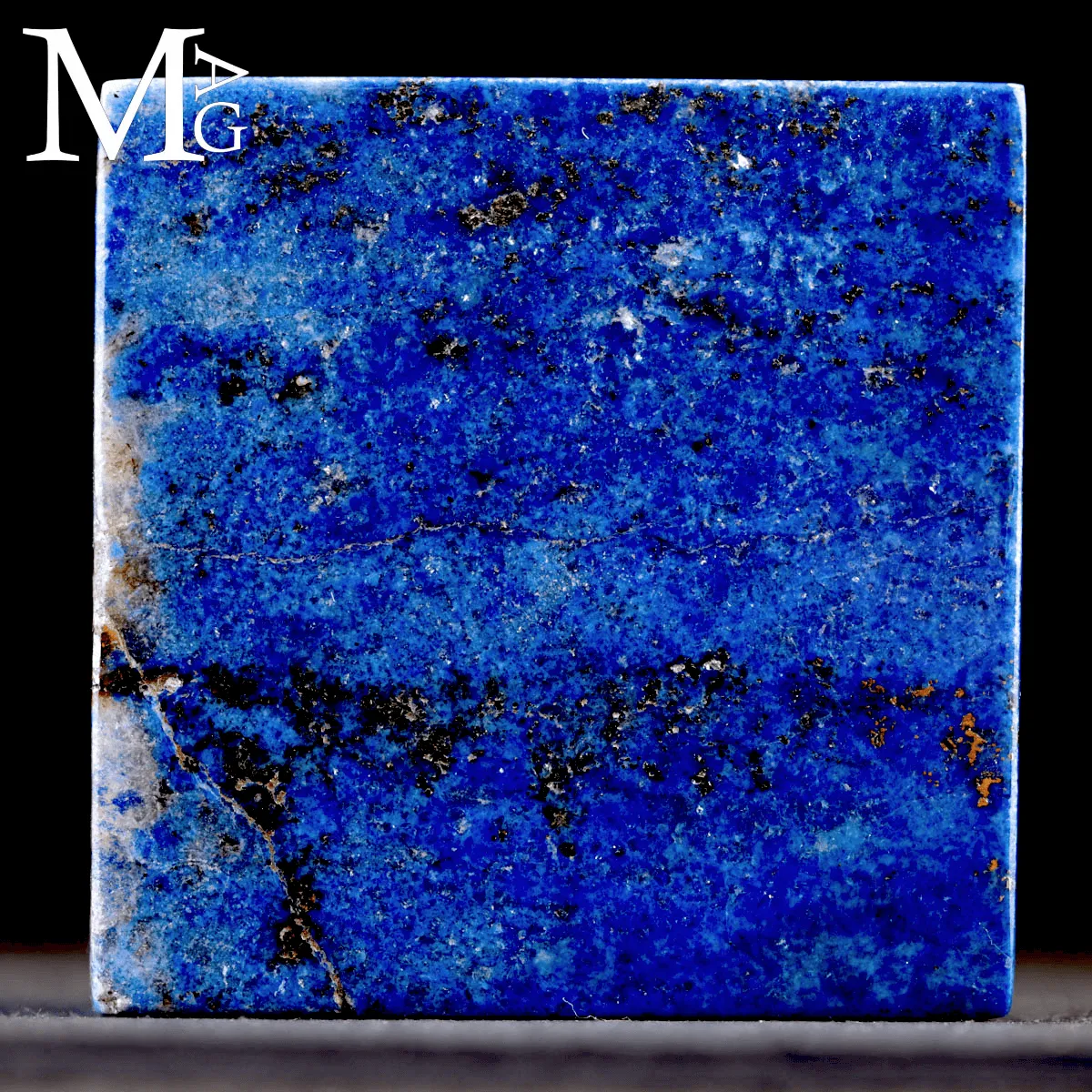 Cubo in lapis lazuli naturale.