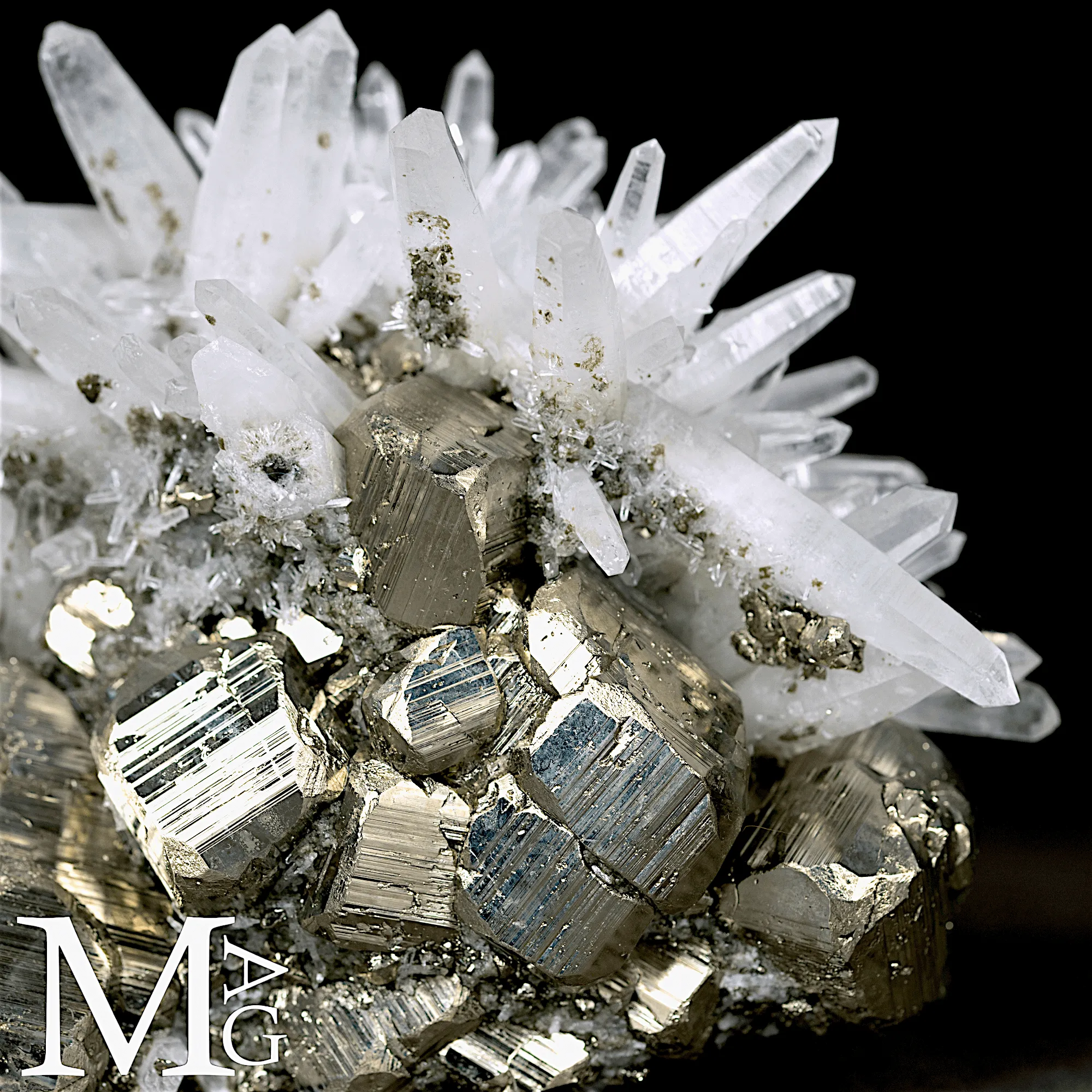 Quarzo su Pirite – Huanzala Mine, Ancash, Perù