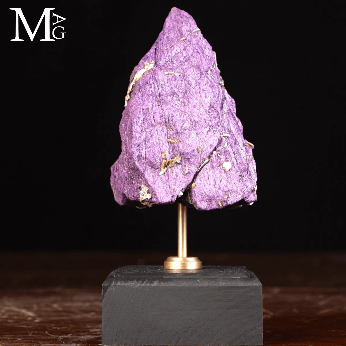 Purpurite della Namibia su base in legno e ottone