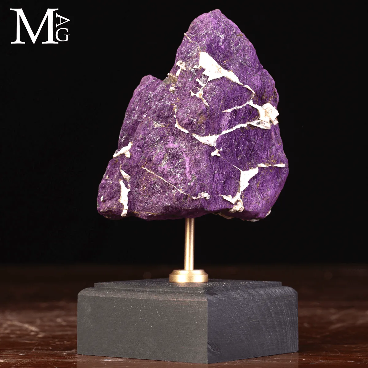 Purpurite della Namibia su base in legno e ottone