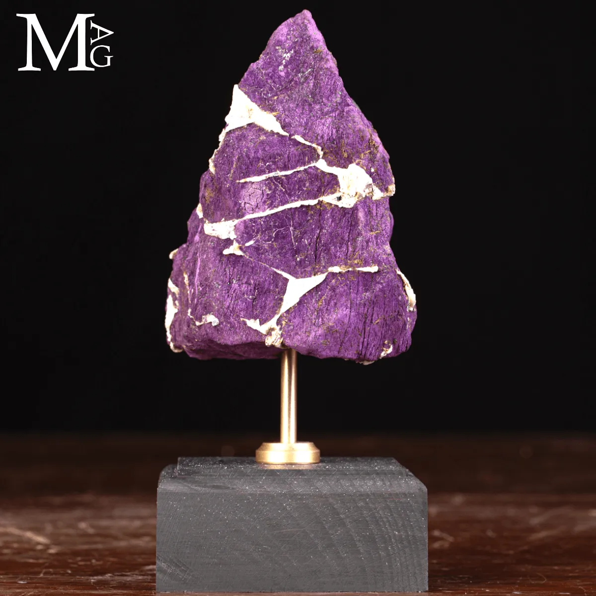 Purpurite della Namibia su base in legno e ottone