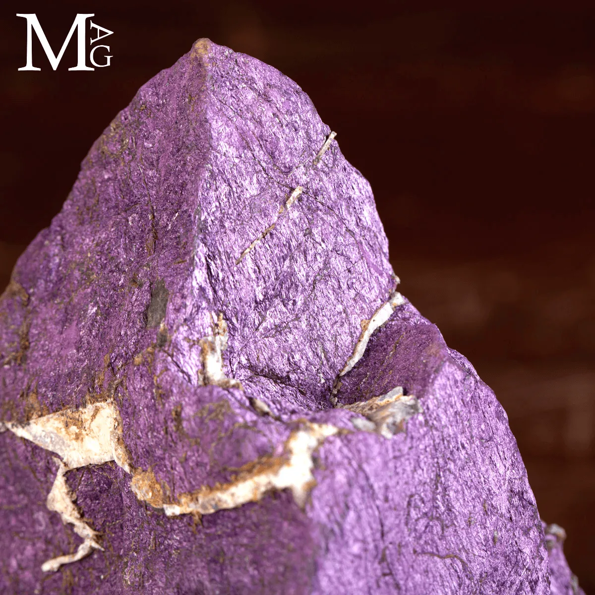 Purpurite della Namibia su base in legno e ottone
