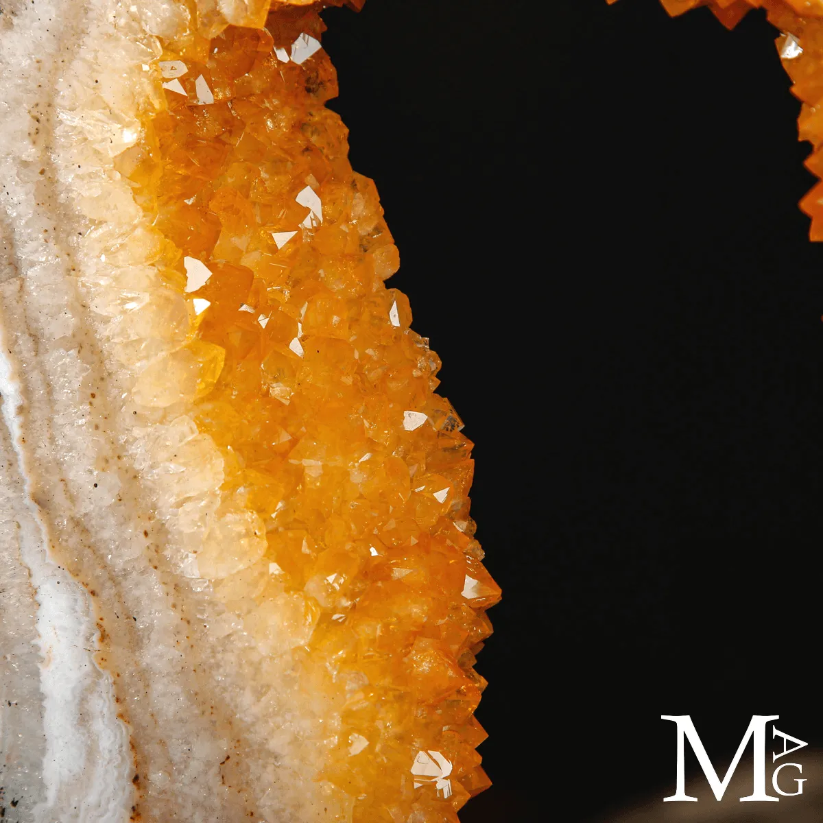 Geode di Citrino Madeira – Fetta su Base Cementizia.