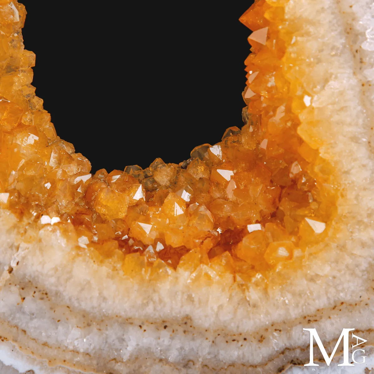 Geode di Citrino Madeira – Fetta su Base Cementizia.