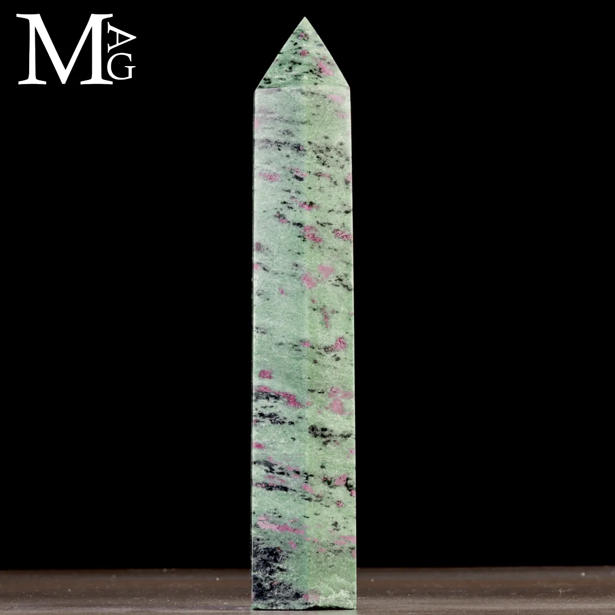 Punta in Ruby-Zoisite – Zoisite con Rubino.