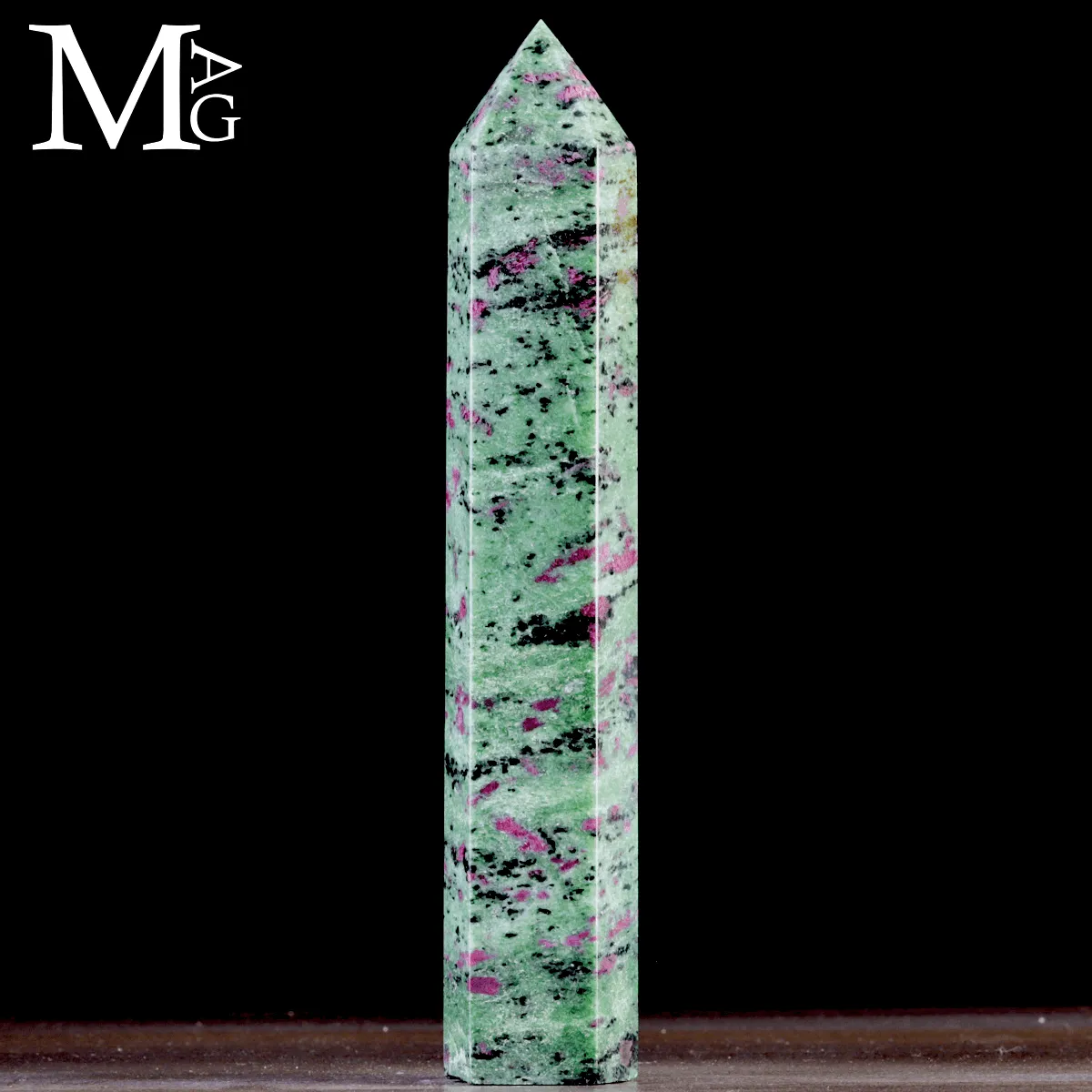 Punta in Ruby-Zoisite – Zoisite con Rubino.