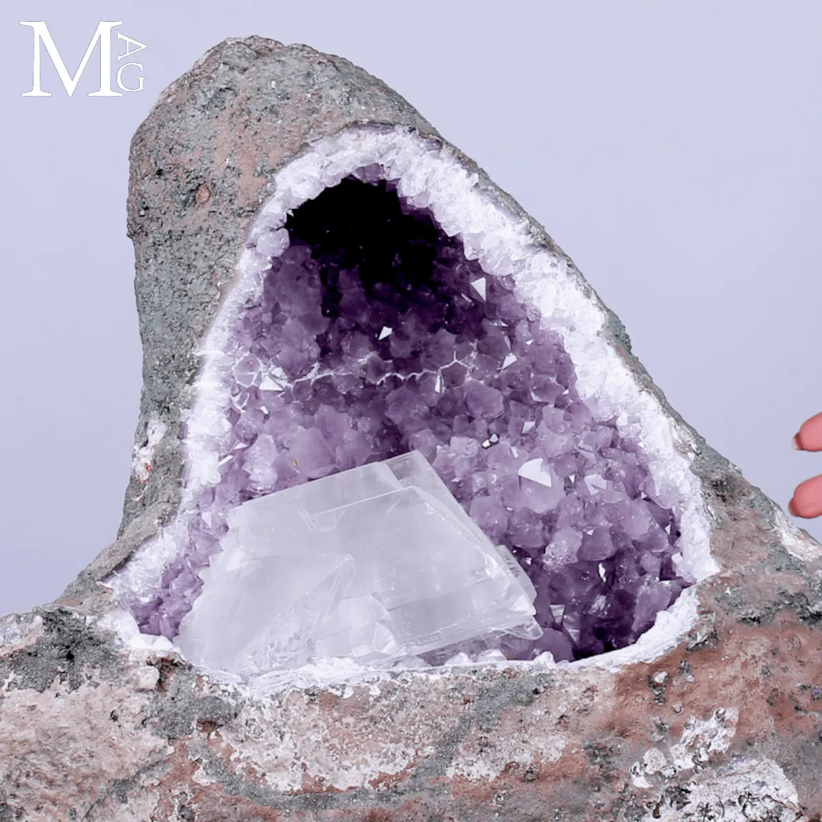 Drusa di Ametista con Cristallo di Selenite.