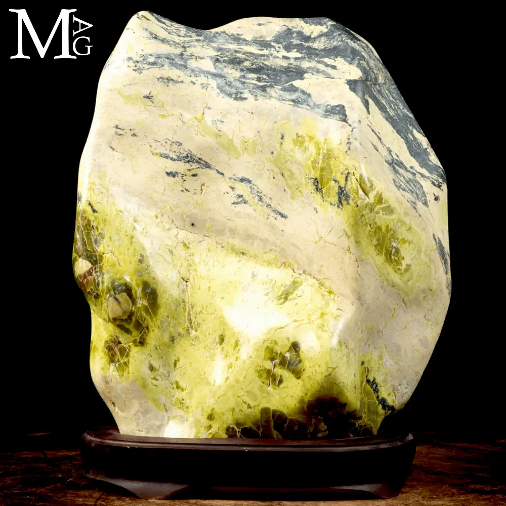 Grande Scultura in Serpentino del Perù “New Jade”.