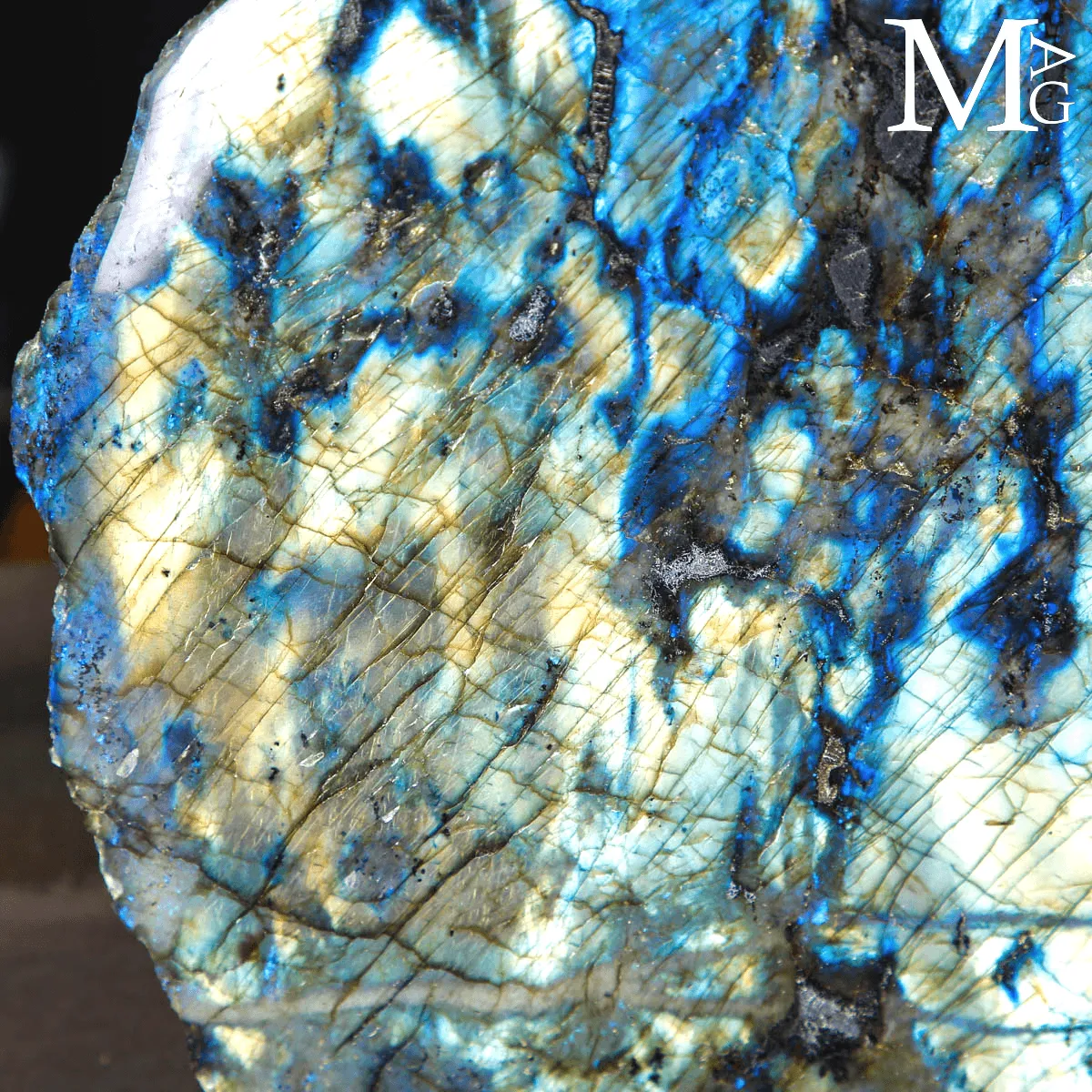 Grande Labradorite Blue and Golden Flash del Madagascar