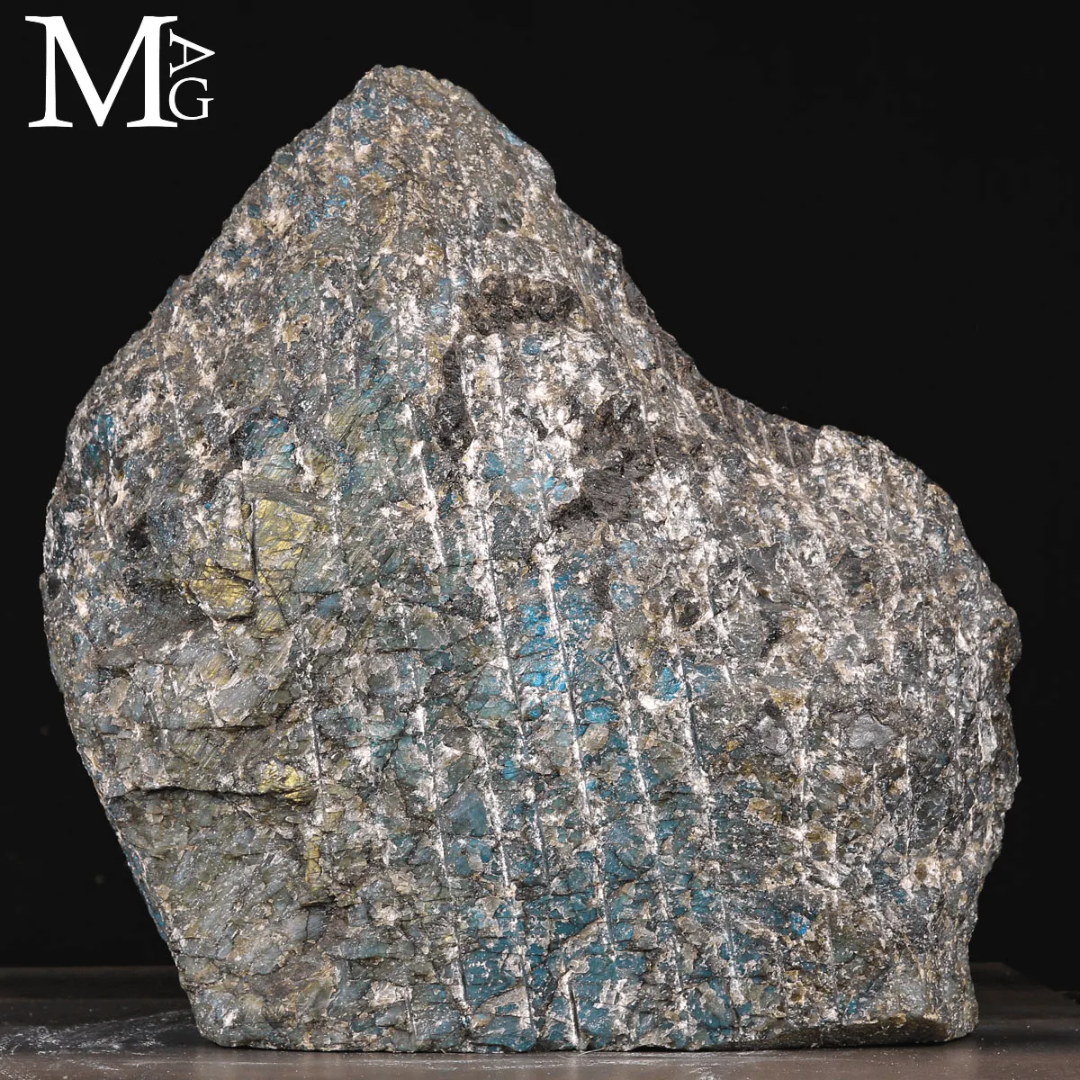 Grande Labradorite Blue and Golden Flash del Madagascar