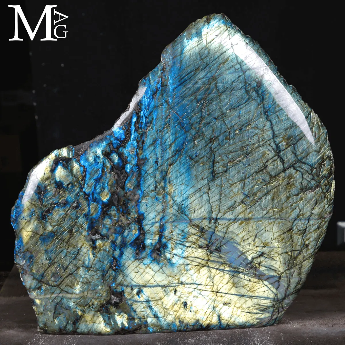 Grande Labradorite Blue and Golden Flash del Madagascar