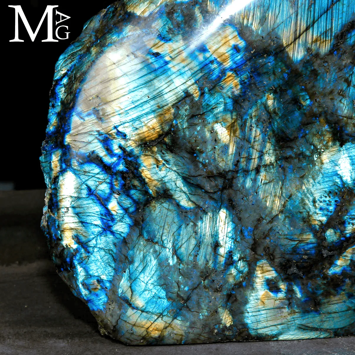 Grande Labradorite Forma Monumentale – 28,6 kg