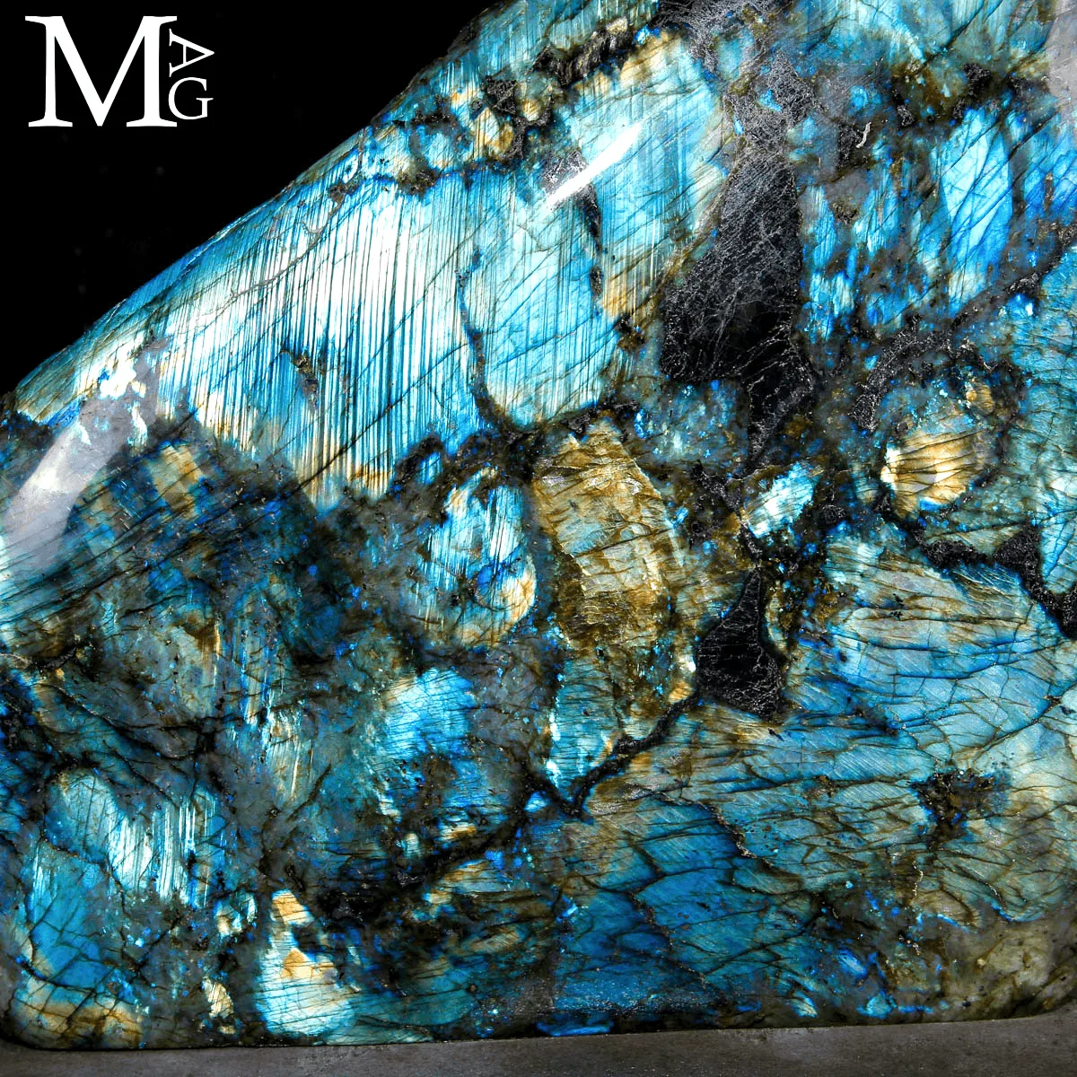 Grande Labradorite Forma Monumentale – 28,6 kg